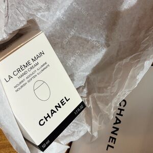 CHANEL BEAUTY la crème main Chanel hand cream